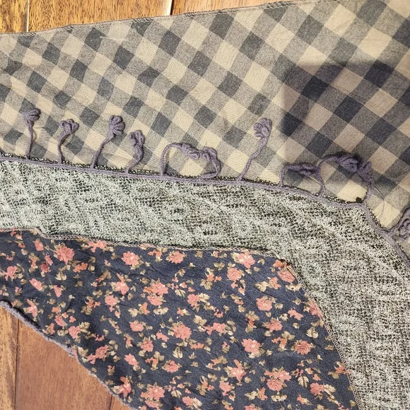 Layered neck scarf - Picture 2 of 3